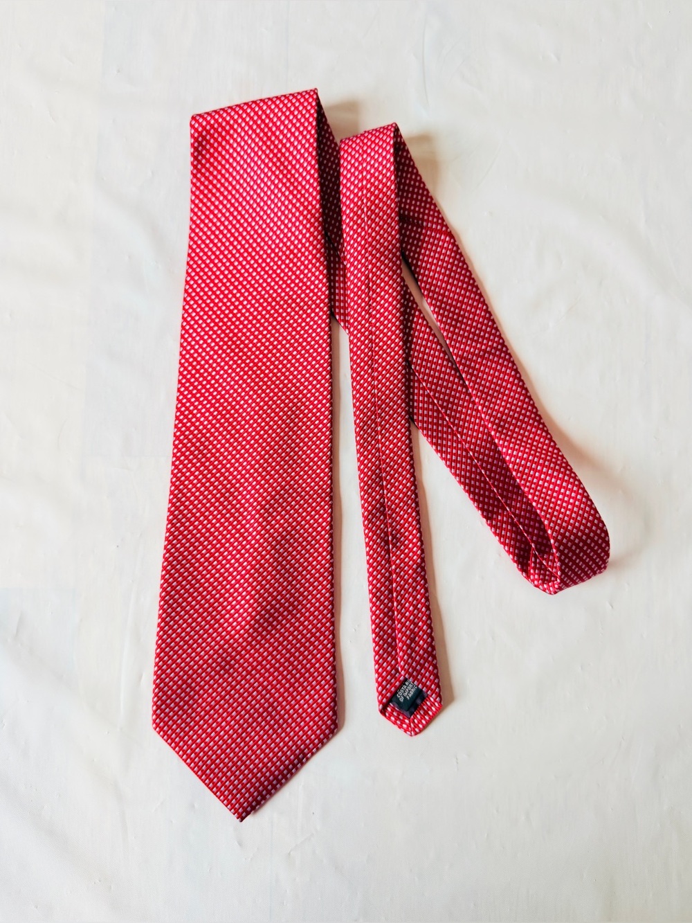 Izod Silk Tie Vintage Red Silver Geometric Designer Office 4 In W